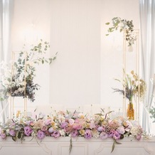 Flairge Sweet（フレアージュ　スウィート）の画像｜高砂席です。
会場装花はプラン内で自由に使いたいお花やイメージの相談ができます。