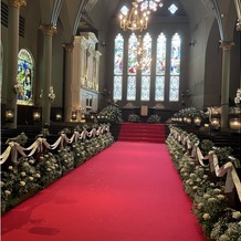 宮の森フランセス教会の画像｜赤いレッドカーペットが素敵でした！