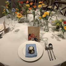 宮の森フランセス教会の画像｜テーブルコーディネートや円卓装花のイメージです。