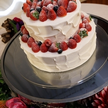 ＴＨＥ　ＬＡＮＤＭＡＲＫ　ＳＱＵＡＲＥ　ＴＯＫＹＯ（ザ　ランドマークスクエア　トーキョー）の画像｜プラン内のケーキでもこのボリューム。いちごとベリーがゴロゴロしていて美味しかったです。