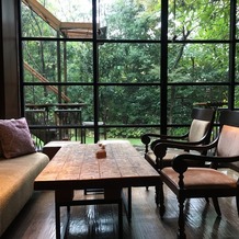 ザ ナンザンハウス（ＴＨＥ ＮＡＮＺＡＮ ＨＯＵＳＥ）の画像｜雨の日の外の様子