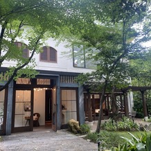 ザ ナンザンハウス（ＴＨＥ ＮＡＮＺＡＮ ＨＯＵＳＥ）の画像｜入口から入ってすぐに扉があり、ゲストもここから会場に入ります