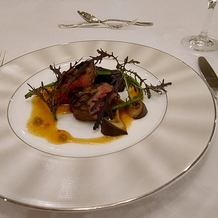 ＨＯＴＥＬ　ＢＵＥＮＡ　ＶＩＳＴＡ（ホテル ブエナビスタ）の画像｜試食の肉料理。同じく真ん中くらいのグレードで、信州牛を使用とのこと。