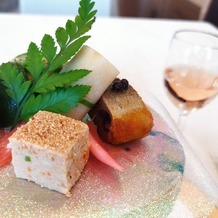 モルトン迎賓館 八戸の画像｜前菜。あゆの甘露煮とスダチに入ったアサリの美味しさに感動
