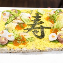 ORIENTAL KYOTO SUZAKU-TEI 朱雀邸（オリエンタル京都朱雀邸）の画像｜ちらし寿司ケーキです。