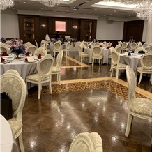 アヴァンセリアン東京（AVANCER LIEN TOKYO）の画像｜プロジェクターは左右、新郎新婦の後ろ、の合計3面出せます。