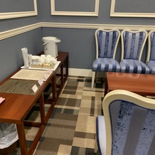 アヴァンセリアン東京（AVANCER LIEN TOKYO）の画像｜親族控室です。写真に写ってませんが椅子とソファーが合計20脚ほどあり、とても広いです。