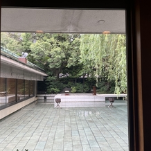 名古屋　河文の画像｜正面窓から見える石舞台