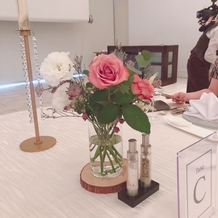 ノートルダム神戸 Ｎｏｔｒｅ Ｄａｍｅ ＫＯＢＥの画像｜円卓の装花