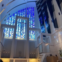 ノートルダム神戸 Ｎｏｔｒｅ Ｄａｍｅ ＫＯＢＥの画像｜挙式会場のとても素敵なガラス