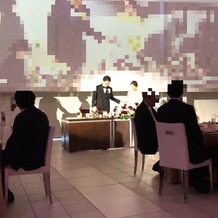 ノートルダム神戸 Ｎｏｔｒｅ Ｄａｍｅ ＫＯＢＥの画像｜大型スクリーンでライブ映像あり。