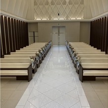 ノートルダム神戸 Ｎｏｔｒｅ Ｄａｍｅ ＫＯＢＥの画像｜チャペルの、新郎新婦側から見た参列者席です。