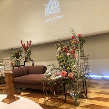 ノートルダム神戸 Ｎｏｔｒｅ Ｄａｍｅ ＫＯＢＥの画像｜新郎新婦席の装花です。