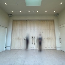 BLEU　LEMAN　名古屋（ブルーレマン　ナゴヤ）の画像｜大きな扉です