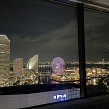 ＹＯＫＯＨＡＭＡ　ＭＯＮＯＬＩＴＨ（横浜モノリス）の画像｜挙式会場からのみなとみらいの景色