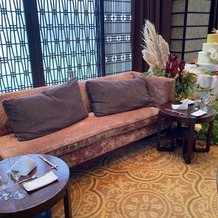 The Place of Tokyo（ザ プレイス オブ トウキョウ）の画像｜新郎新婦が座る場所をソファーにすることも可能！ゆったりパーティーにぴったり！