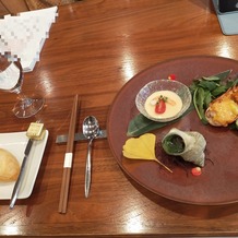 The Place of Tokyo（ザ プレイス オブ トウキョウ）の画像｜食べやすいように箸で全部食べられるよう。