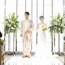 小さな結婚式　大阪ハービスＥＮＴ店の画像｜チャペルと衣装の様子