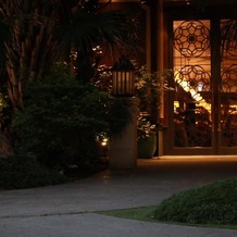 ＡＬＴＡＶＩＳＴＡ　ＧＡＲＤＥＮ（アルタビスタ　ガーデン）の画像｜入口ライトアップ