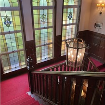 ジェームス邸（神戸市指定有形文化財）の画像｜待合室に行くまでの階段もおしゃれでした