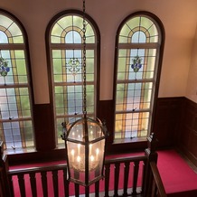 ジェームス邸（神戸市指定有形文化財）の画像｜階段のステンドグラスがお気に入りです。