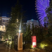 アニヴェルセル みなとみらい横浜の画像｜夜もライトアップされ幻想的です