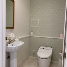 ザ リュクス 銀座(THE LUXE GINZA)の画像｜ブライズルームのお手洗いもとてもきれいでした。