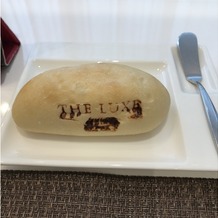 ザ リュクス 銀座(THE LUXE GINZA)の画像｜会場名が入ったパン