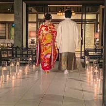 百花籠（ひゃっかろう）―Neo Japanesque Wedding―の画像｜最後の退場時キャンドルロード