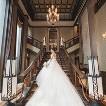 百花籠（ひゃっかろう）―Neo Japanesque Wedding―の画像｜百花籠での前撮り
階段がお気に入りです