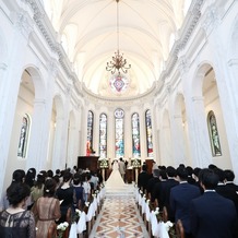 百花籠（ひゃっかろう）―Neo Japanesque Wedding―の画像｜牧師、聖歌隊、生演奏があるチャペル。会場内は写真撮影できないがチャペルフォトがすぐダウンロードできる