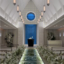 THE MARCUS SQUARE KOBE　（ザ マーカススクエア 神戸）の画像｜ガラス張りのチャペルは全天候型でした。