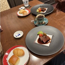 代官山　鳳鳴館の画像｜牛フィレ肉とパン
ナイフとフォークで食べました。