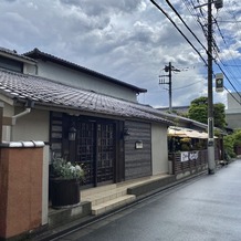 ＨＡＴＳＵＮＥＹＡ　ＧＡＲＤＥＮ　～since 1868 KAWAGOE～の画像｜打ち合わせやブライダルフェアの聞き取りをするスペースへの入り口