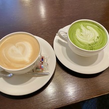 ＨＡＴＳＵＮＥＹＡ　ＧＡＲＤＥＮ　～since 1868 KAWAGOE～の画像｜カフェラテと抹茶ラテ(ホット)