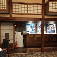 ＨＡＴＳＵＮＥＹＡ　ＧＡＲＤＥＮ　～since 1868 KAWAGOE～の画像｜披露宴会場併設のキッチン