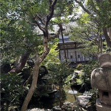 ＨＡＴＳＵＮＥＹＡ　ＧＡＲＤＥＮ　～since 1868 KAWAGOE～の画像｜喫煙所から見える景色　中庭