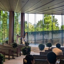 ＴＨＥ　ＧＲＡＮＤ　ＯＲＩＥＮＴＡＬ　ＭＩＮＡＴＯＭＩＲＡＩ （グランドオリエンタル みなとみらい）の画像｜自然光が入る素敵な会場です