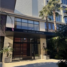 ＴＨＥ　ＧＲＡＮＤ　ＯＲＩＥＮＴＡＬ　ＭＩＮＡＴＯＭＩＲＡＩ （グランドオリエンタル みなとみらい）の画像｜正面入口