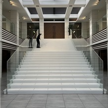 ザ・リーヴス　プレミアムテラスの画像｜アフターセレモニーで使用する階段。
フラワーシャワーなどの演出可能！