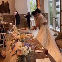 アルマリアン 福岡（ＡＬＭＡＬＩＥＮ　ＦＵＫＵＯＫＡ）の画像｜ケーキ入刀。可愛いお花とチュールで飾られたテーブルでした。