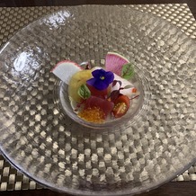 アルマリアン 福岡（ＡＬＭＡＬＩＥＮ　ＦＵＫＵＯＫＡ）の画像｜お花が添えられ、可愛いデザート