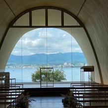 ＳＥＴＲＥ　ＭＡＲＩＮＡ　ＢＩＷＡＫＯ（セトレ　マリーナびわ湖）の画像｜式場の大きな窓から琵琶湖が一望でき、感動的でした