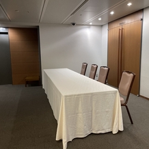 国際文化会館（International House of Japan）の画像｜受付テーブルは長机が基本。