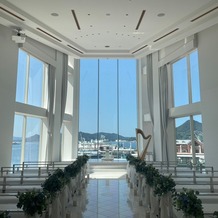 ハーバーテラス ＳＡＳＥＢＯ迎賓館の画像｜大きな窓で空や海が見える。