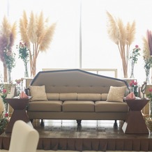 ハーバーテラス ＳＡＳＥＢＯ迎賓館の画像｜高砂はソファー席に座します