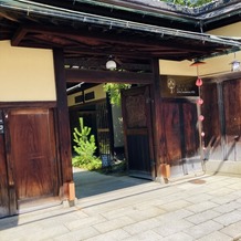 アカガネリゾート京都東山　（AKAGANE RESORT KYOTO HIGASHIYAMA）の画像｜敷地の入り口もすごく風情がありました。