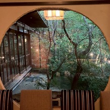 アカガネリゾート京都東山　（AKAGANE RESORT KYOTO HIGASHIYAMA）の画像｜控室からの庭園風景