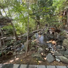アカガネリゾート京都東山　（AKAGANE RESORT KYOTO HIGASHIYAMA）の画像｜高低差のいる広いお庭が素敵です。
