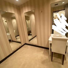 ヴィクトリアガーデン恵比寿迎賓館の画像｜ゲストの着替え部屋（ゲスト控室のところに３つ付いてました）